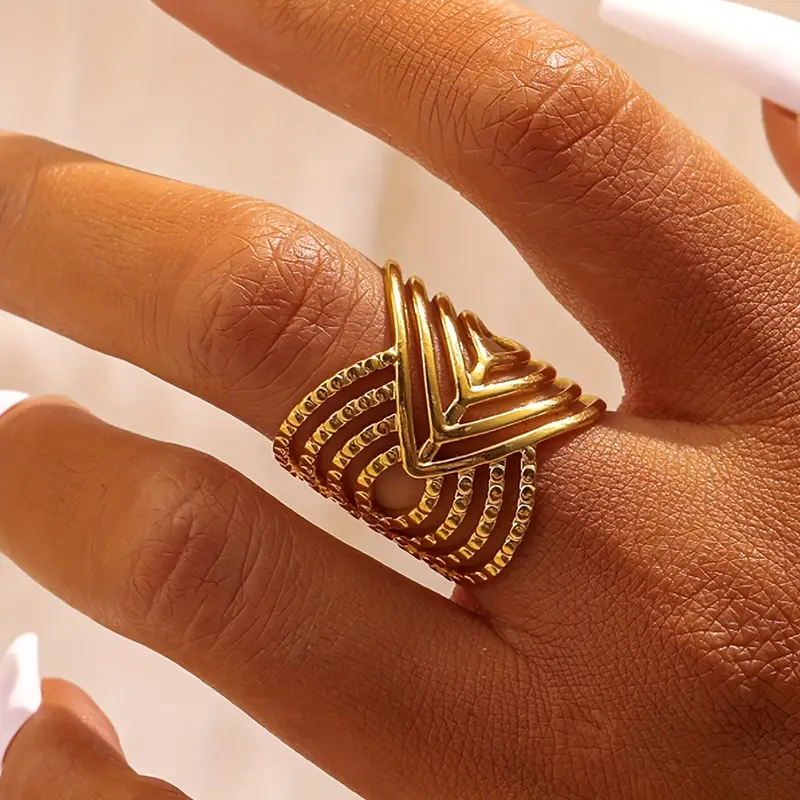 Classic Gold Ring with Timeless Appeal