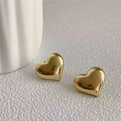 Elegant Gold Earring for Every Occasion